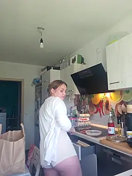 AliceLiddle  online show from April 23, 2026, 4:08 pm