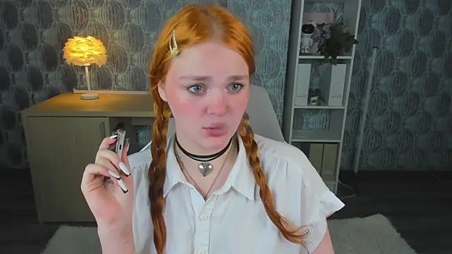 Emilly Hiil online show from July 28, 2026, 1:02 am
