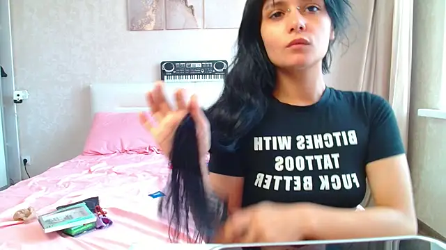 Snapshot of The_Slutty_Fox chatting on June 23, 2026, 8:34 am The Slutty Fox online show from June 23, 2026, 8:34 am