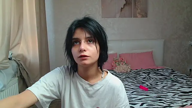 Snapshot of The_Slutty_Fox chatting on August 1, 2026, 11:19 am The Slutty Fox online show from August 1, 2026, 11:19 am