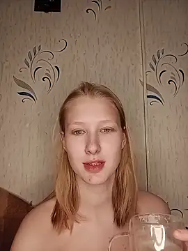 Snapshot of Tanya_Savel chatting on May 4, 2026, 6:22 pm Tanya Savel online show from May 4, 2026, 6:22 pm