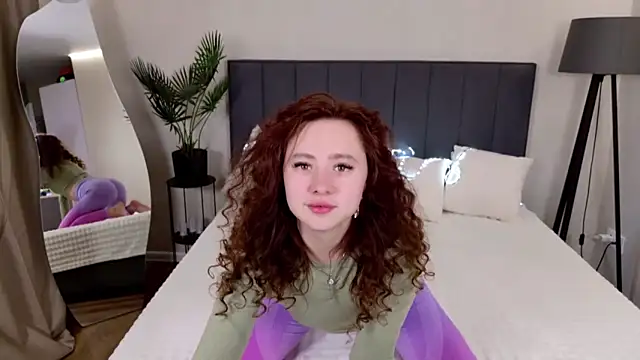 Snapshot of ReginaRose chatting on April 13, 2026, 9:02 am ReginaRose online show from April 13, 2026, 9:02 am