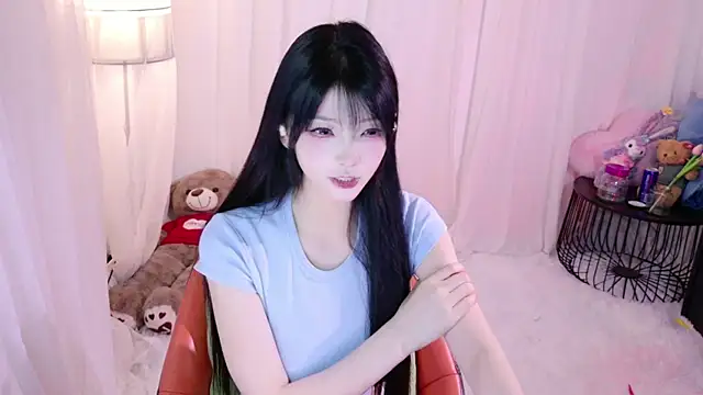 Snapshot of Zoe-001 chatting on May 27, 2026, 12:12 pm Zoe-001 online show from May 27, 2026, 12:12 pm