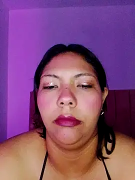 Izel  online show from April 24, 2026, 4:03 am