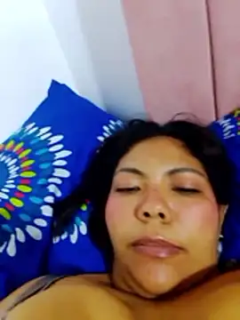Izel  online show from April 28, 2026, 2:49 am