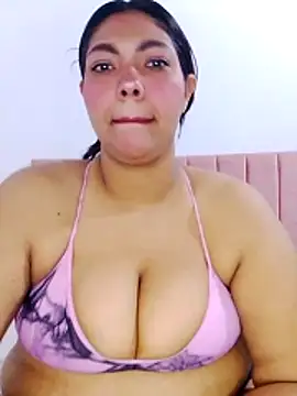 Izel  online show from May 13, 2026, 9:22 pm