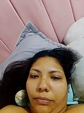 Izel  online show from May 3, 2026, 10:02 pm