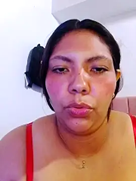 Izel  online show from May 21, 2026, 3:04 am