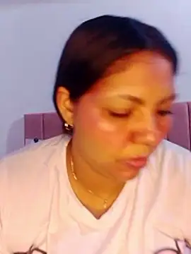 Izel  online show from May 20, 2026, 2:08 am