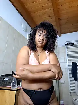 Roxan26 online show from May 11, 2026, 7:54 am