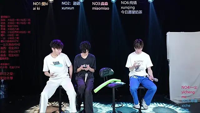 Snapshot of BB-520 chatting on May 4, 2026, 9:23 am BB-520 online show from May 4, 2026, 9:23 am