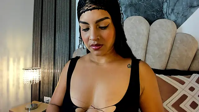 LongHair Queen online show from May 7, 2026, 12:08 pm