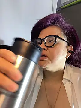 Roxie Blade Dyva online show from April 22, 2026, 12:01 pm