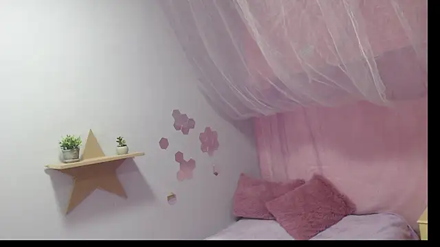 Snapshot of AmaraSaint chatting on June 4, 2026, 11:31 pm AmaraSaint online show from June 4, 2026, 11:31 pm
