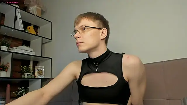 TwinkWhite online show from May 4, 2026, 9:28 pm