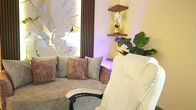 Snapshot of BrianaLane chatting on May 4, 2026, 6:44 pm BrianaLane online show from May 4, 2026, 6:44 pm