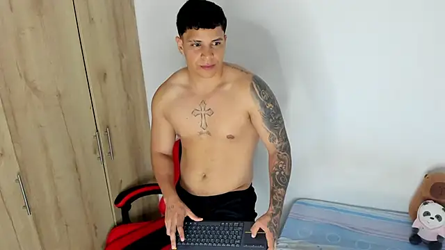 DrakeSmith  online show from May 14, 2026, 11:24 pm