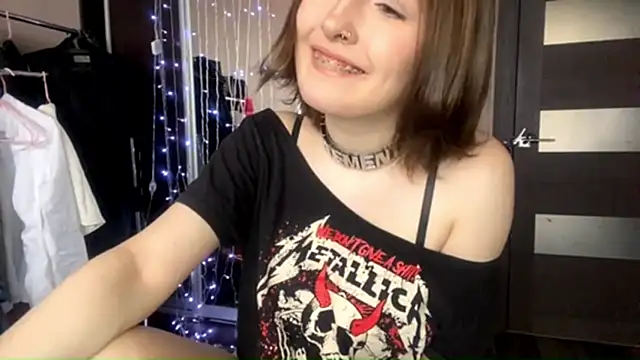 virusDoll online show from April 28, 2026, 9:35 am