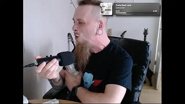 Snapshot of THatRandomMetalHead chatting on June 15, 2026, 2:39 pm THatRandomMetalHead online show from June 15, 2026, 2:39 pm