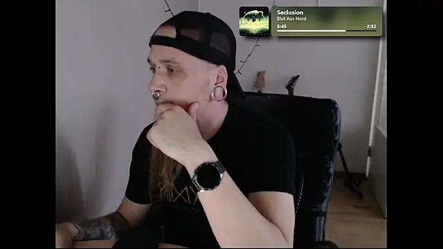 Snapshot of THatRandomMetalHead chatting on June 18, 2026, 4:23 pm THatRandomMetalHead online show from June 18, 2026, 4:23 pm