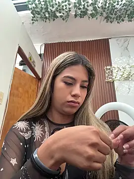 Kimmiebellarie online show from June 3, 2026, 2:33 pm