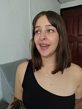 Snapshot of Mari_Rouse chatting on May 5, 2026, 3:37 pm Mari Rouse online show from May 5, 2026, 3:37 pm