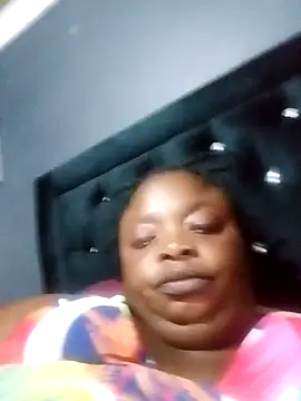 Snapshot of SweetBelly1 chatting on April 20, 2026, 7:04 pm SweetBelly1 online show from April 20, 2026, 7:04 pm