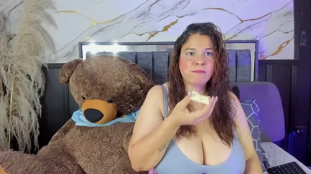 Lady LUCY69 online show from May 7, 2026, 12:52 pm