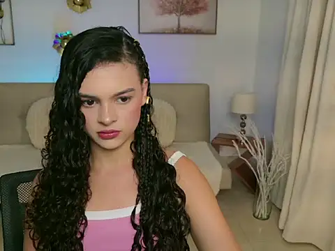 Snapshot of MaraVelvett chatting on April 28, 2026, 8:35 pm MaraVelvett online show from April 28, 2026, 8:35 pm