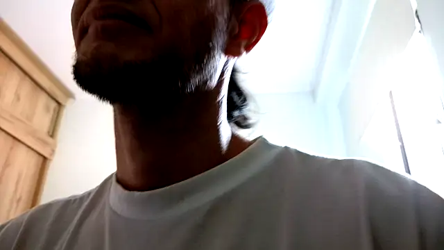 Snapshot of andrew_1520 chatting on November 9, 2025, 4:44 pm andrew 1520 online show from November 9, 2025, 4:44 pm