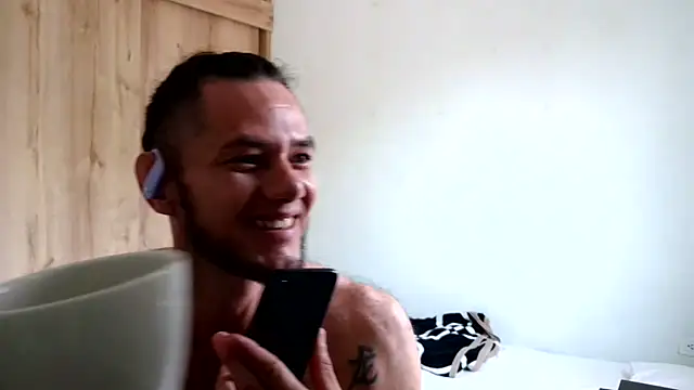 Snapshot of andrew_1520 chatting on February 10, 2026, 3:33 pm andrew 1520 online show from February 10, 2026, 3:33 pm