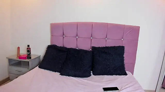 Snapshot of Flor_pink chatting on April 22, 2026, 4:08 am Flor pink online show from April 22, 2026, 4:08 am