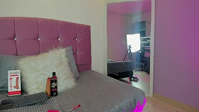 Snapshot of Flor_pink chatting on May 27, 2026, 3:36 am Flor pink online show from May 27, 2026, 3:36 am