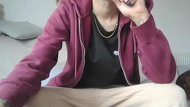 valentinodu31 online show from April 12, 2026, 12:08 pm