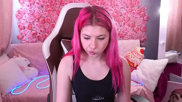 Snapshot of PinkyTrix chatting on May 19, 2026, 12:34 pm PinkyTrix online show from May 19, 2026, 12:34 pm