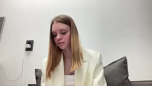 Moris 01  online show from April 12, 2026, 4:21 pm