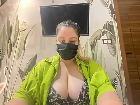 kavyasingh36 online show from May 14, 2026, 3:31 pm