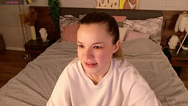 Snapshot of KimEvanss chatting on May 9, 2026, 5:11 am KimEvanss online show from May 9, 2026, 5:11 am