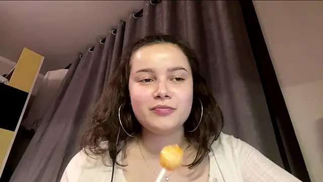 Snapshot of LonnaVandal chatting on April 16, 2026, 9:39 pm LonnaVandal online show from April 16, 2026, 9:39 pm