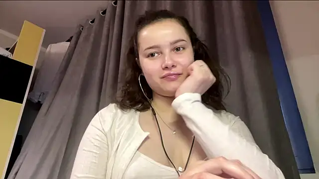 Snapshot of LonnaVandal chatting on April 16, 2026, 5:47 pm LonnaVandal online show from April 16, 2026, 5:47 pm