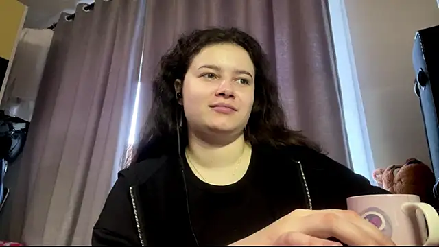 Snapshot of LonnaVandal chatting on May 5, 2026, 5:49 pm LonnaVandal online show from May 5, 2026, 5:49 pm