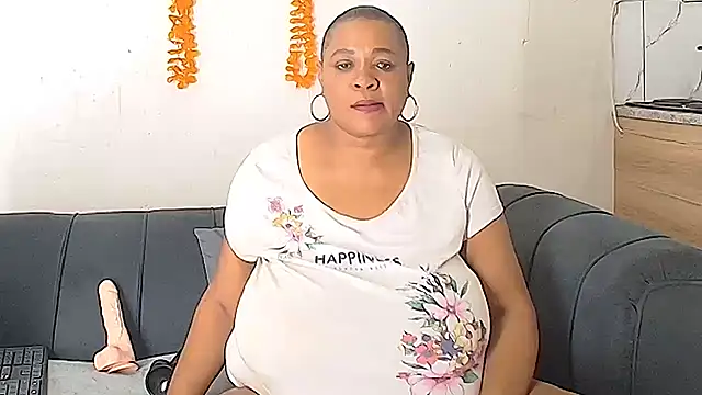 Snapshot of BUSTYQUEEN56_ chatting on April 24, 2026, 6:59 am BUSTYQUEEN56 online show from April 24, 2026, 6:59 am