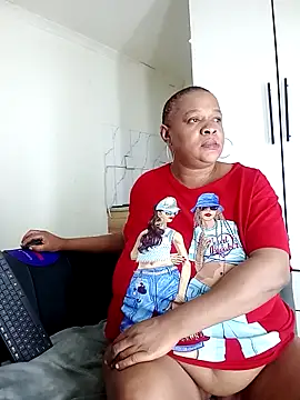 Snapshot of BUSTYQUEEN56_ chatting on April 20, 2026, 7:11 am BUSTYQUEEN56 online show from April 20, 2026, 7:11 am