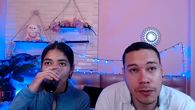 Snapshot of Aronandmoli69 chatting on April 22, 2026, 12:01 pm Aronandmoli69 online show from April 22, 2026, 12:01 pm