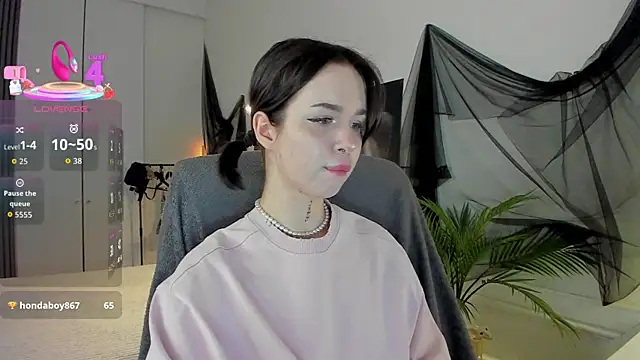 Snapshot of RisoSweet chatting on May 18, 2026, 8:24 pm RisoSweet online show from May 18, 2026, 8:24 pm