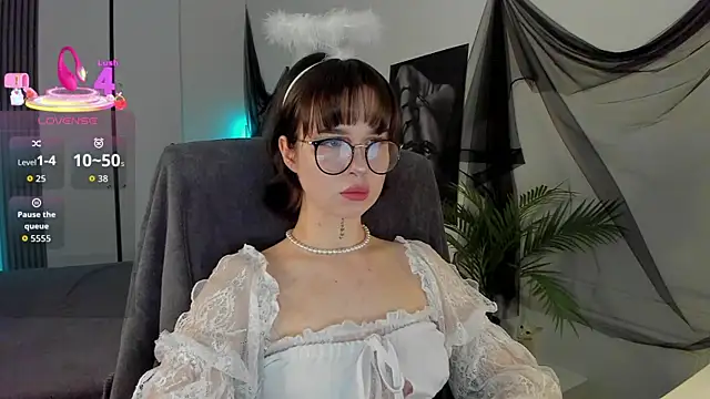 Snapshot of RisoSweet chatting on May 26, 2026, 8:29 pm RisoSweet online show from May 26, 2026, 8:29 pm