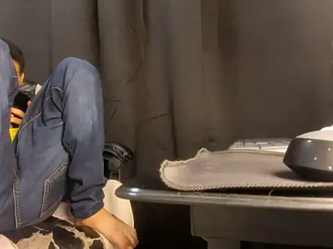lunallena 17 online show from June 4, 2026, 2:49 am