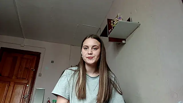 Snapshot of RoxanneStuard chatting on April 17, 2026, 9:12 am RoxanneStuard online show from April 17, 2026, 9:12 am