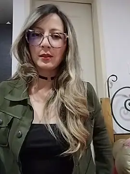 VALELUXX online show from May 16, 2026, 1:48 am
