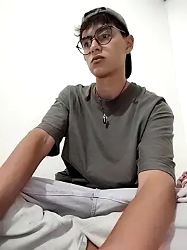 Snapshot of Camilo_hot21 chatting on April 12, 2026, 6:27 am Camilo hot21 online show from April 12, 2026, 6:27 am